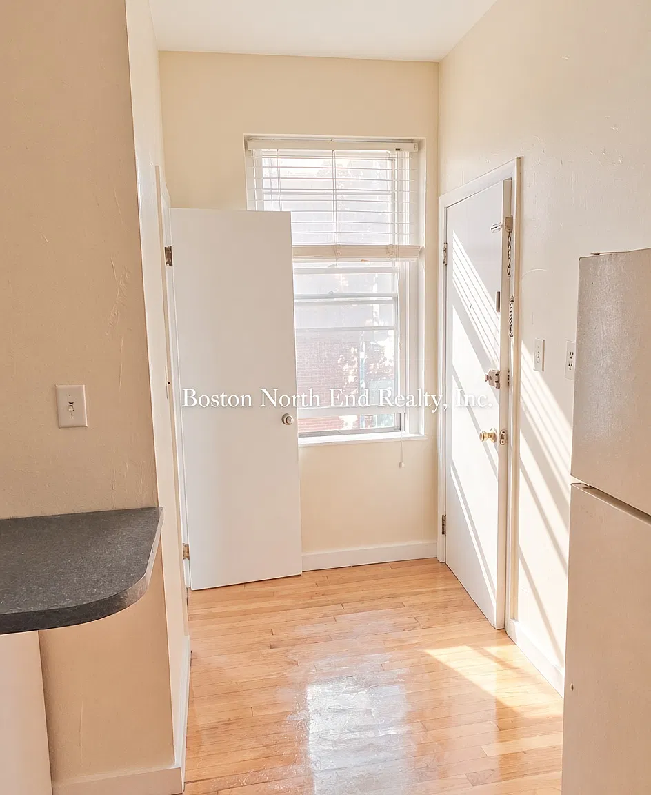 Studio, 425 sqft, $1,995 — Photo 4
