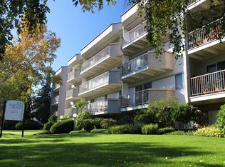 1550 Richmond Ave #1351802, Victoria, BC V8R4P6