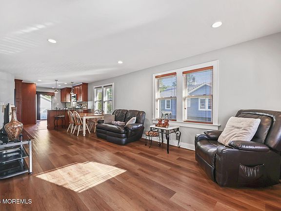 4th image of 34 Lipman Place