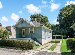 511 Thorn Hollow Dr, Coraopolis, PA 15108