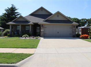 400 Fox Cir, Pea Ridge, AR 72751