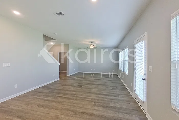 5 bed, 2.5 bath, 2459 sqft, $2,395 — Photo 4