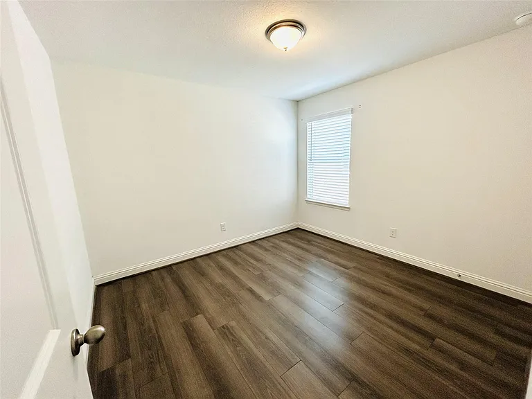 749 Lake Lacosta Dr — Photo 33