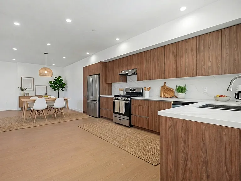 1717 N Winona Blvd #201 — Photo 2