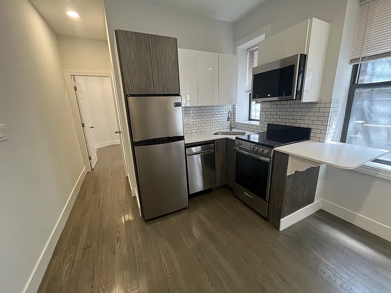 24 Phillips St #2BW — Photo 2