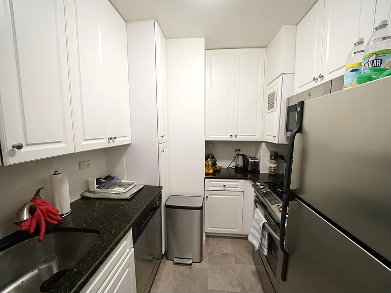 125 E 87th St #15F — Photo 4