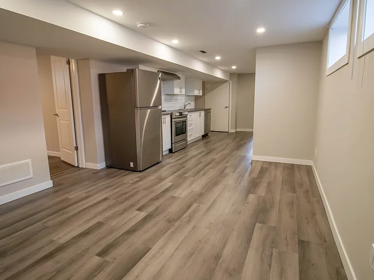121 Golden Blvd W — Photo 3