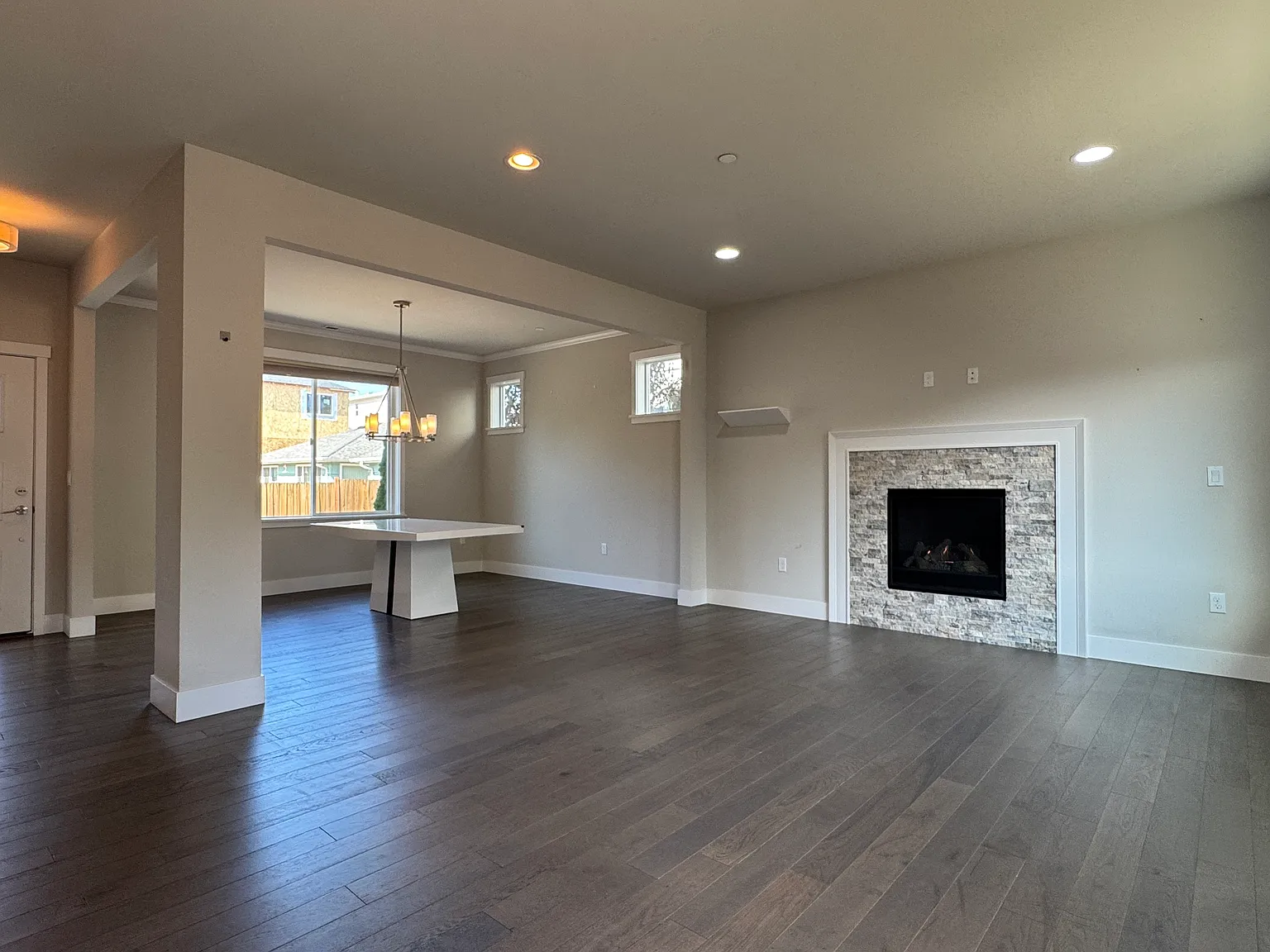 4 bed, 2055 sqft, $4,095 — Photo 4