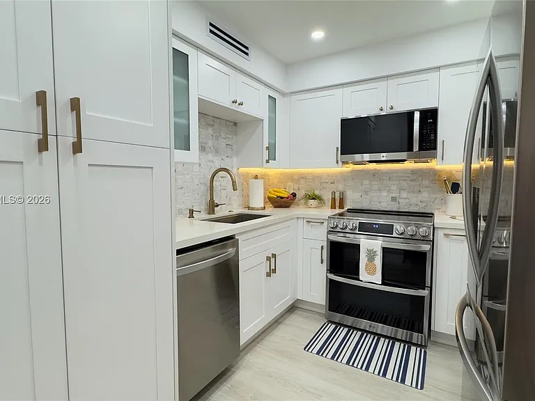 5161 Collins Ave #715 — Photo 9