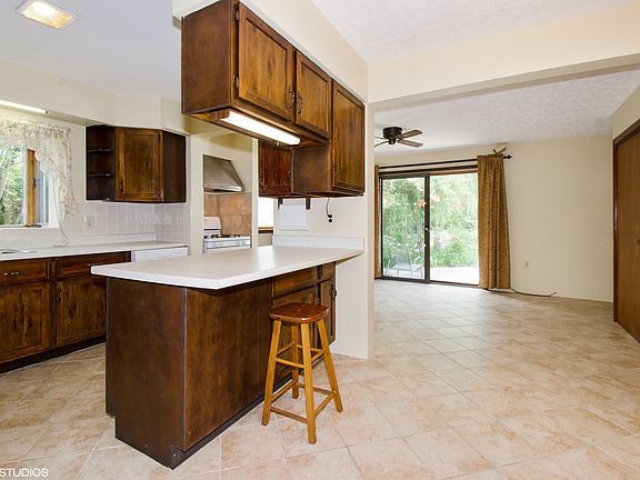 5th image of 8018 W Summerdale Ave