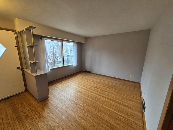 3rd image of 298 Toronto St