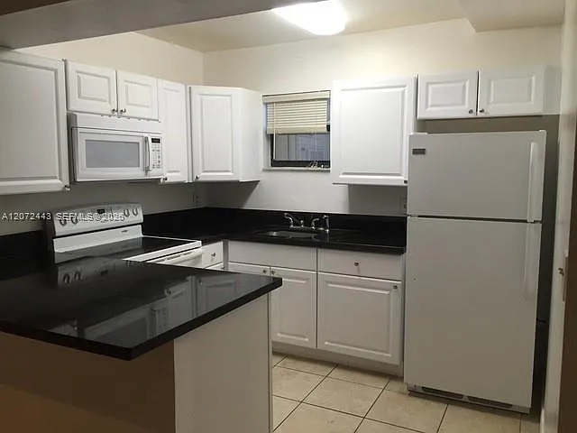 Las Vistas At Doral Condo — Photo 1