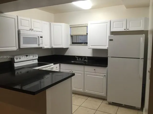 8290 Lake Dr, Doral, FL