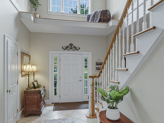 5th image of 2 Bayberry Ln