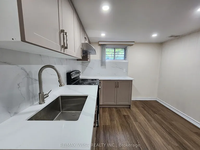 105 Crocus Dr #BASEMENT — Photo 3