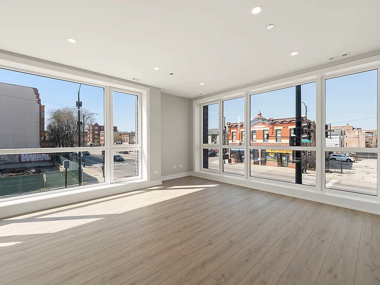 2354 W Polk St #303 — Photo 11