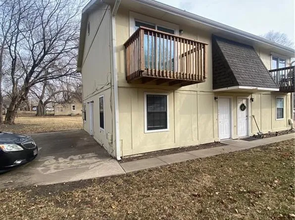 328 Kickapoo St, Leavenworth, KS 66048