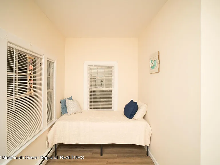 323 14th Ave — Photo 13