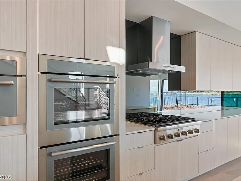 66 Lakefront Dr — Photo 17