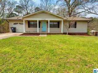 1724 Laurel Ln, Gardendale, AL 35071