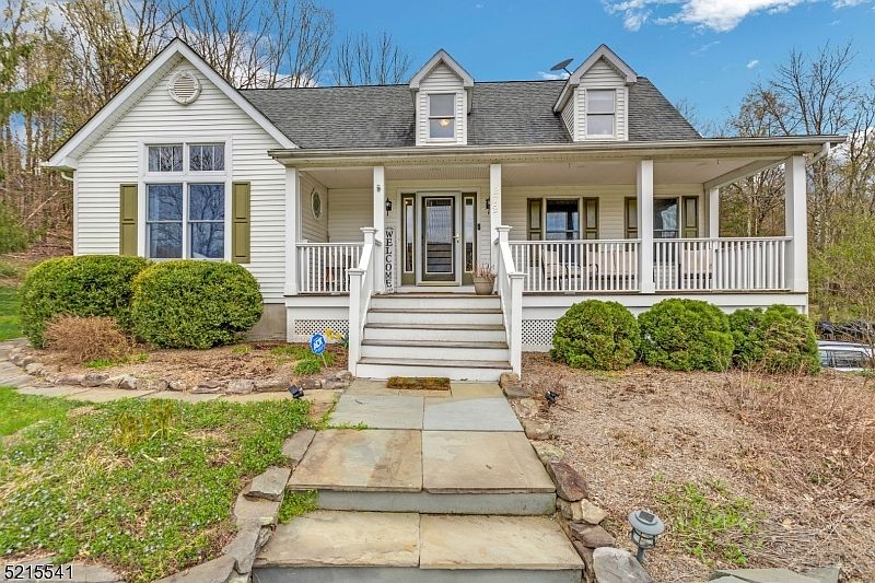 1st image of 272 Wantage Ave