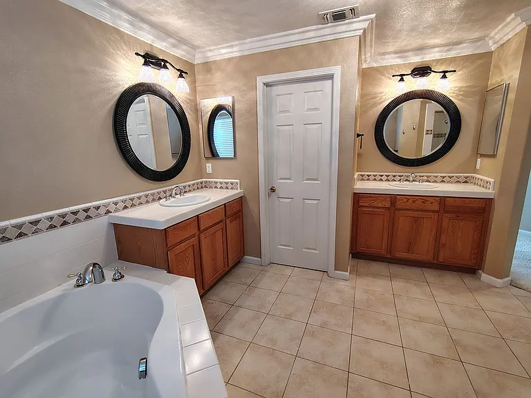 13606 Brook Way — Photo 37