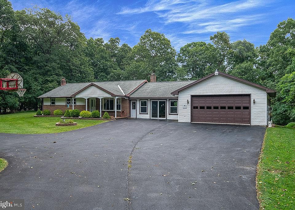 1st image of 27 Dogwood Dr