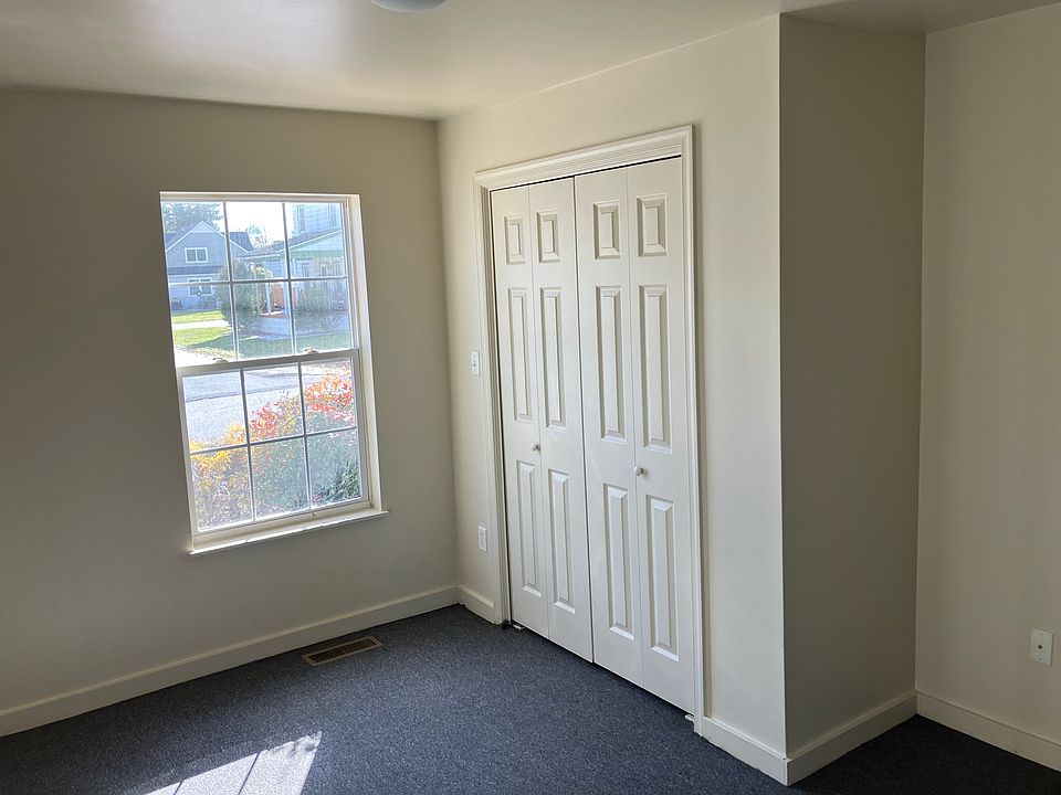 1st image of 108 Edgewood St #108