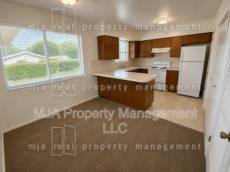 1428 W 300 N #7 — Photo 7