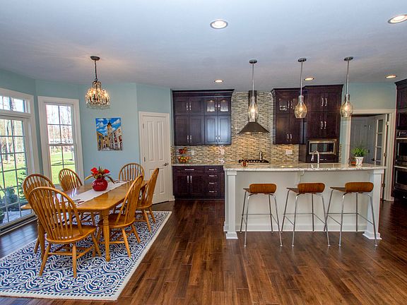 5th image of 21380 Castlewood Dr
