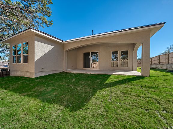 2nd image of 602 Pond Bluff