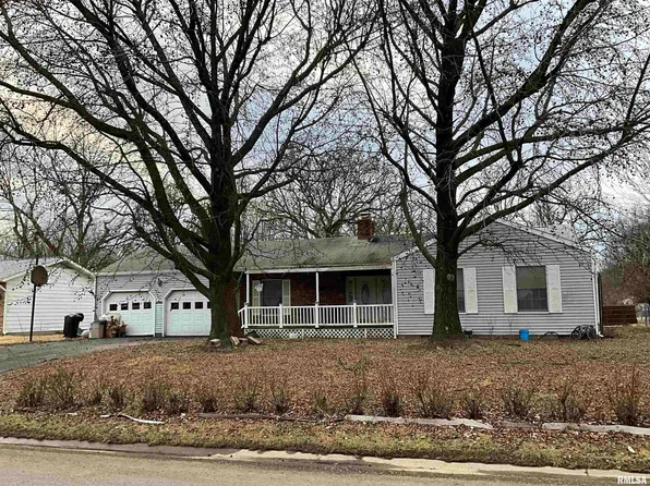 233 Woodland Dr, Salem, IL 62881