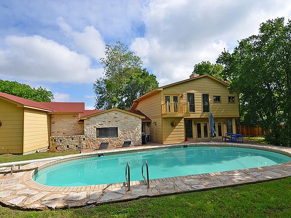 Beautiful in-ground pool