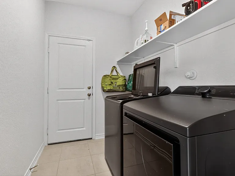 9403 Hinterlands Dr — Photo 14