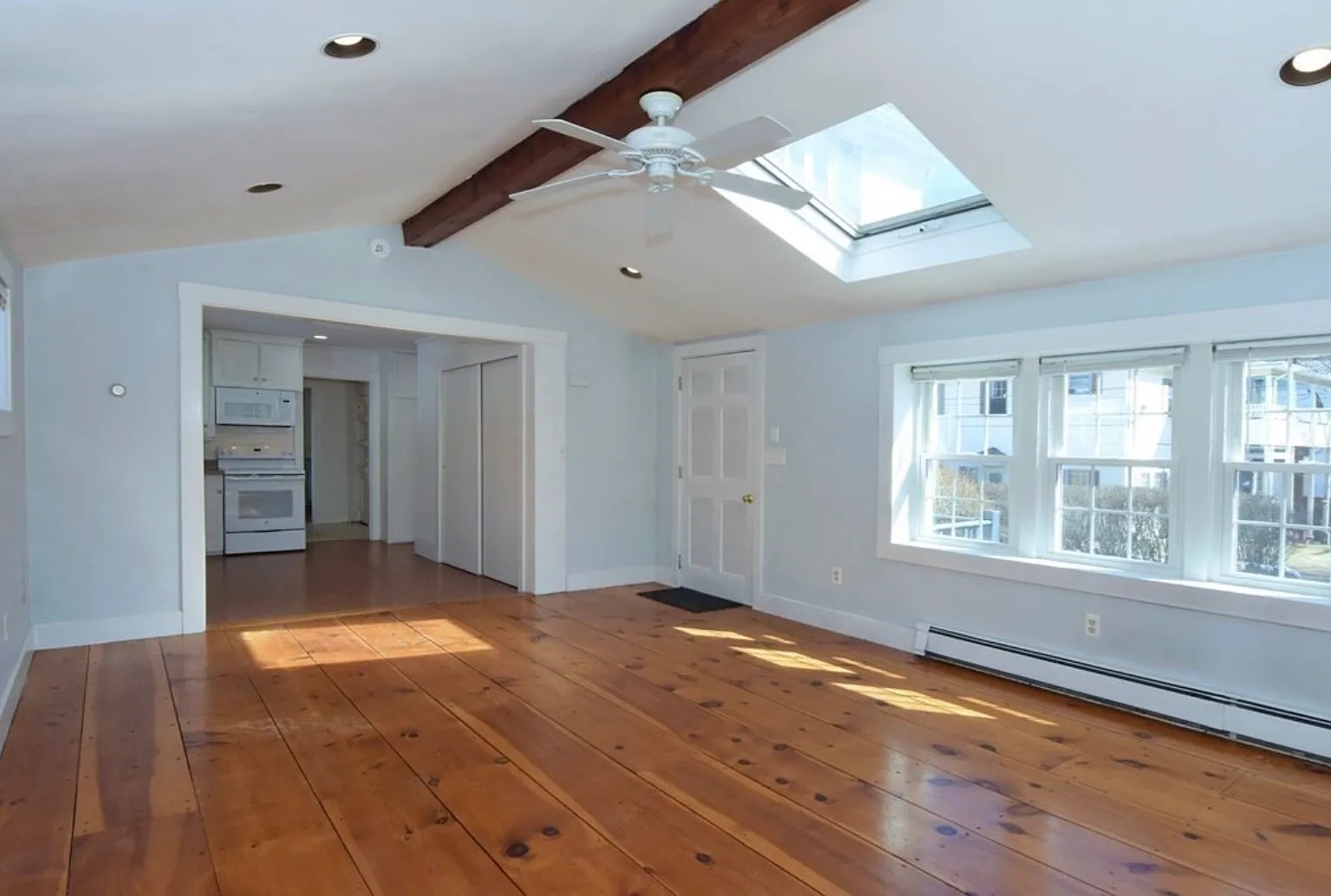 1 bed, 1.0 bath, 800 sqft, $2,000 — Photo 1
