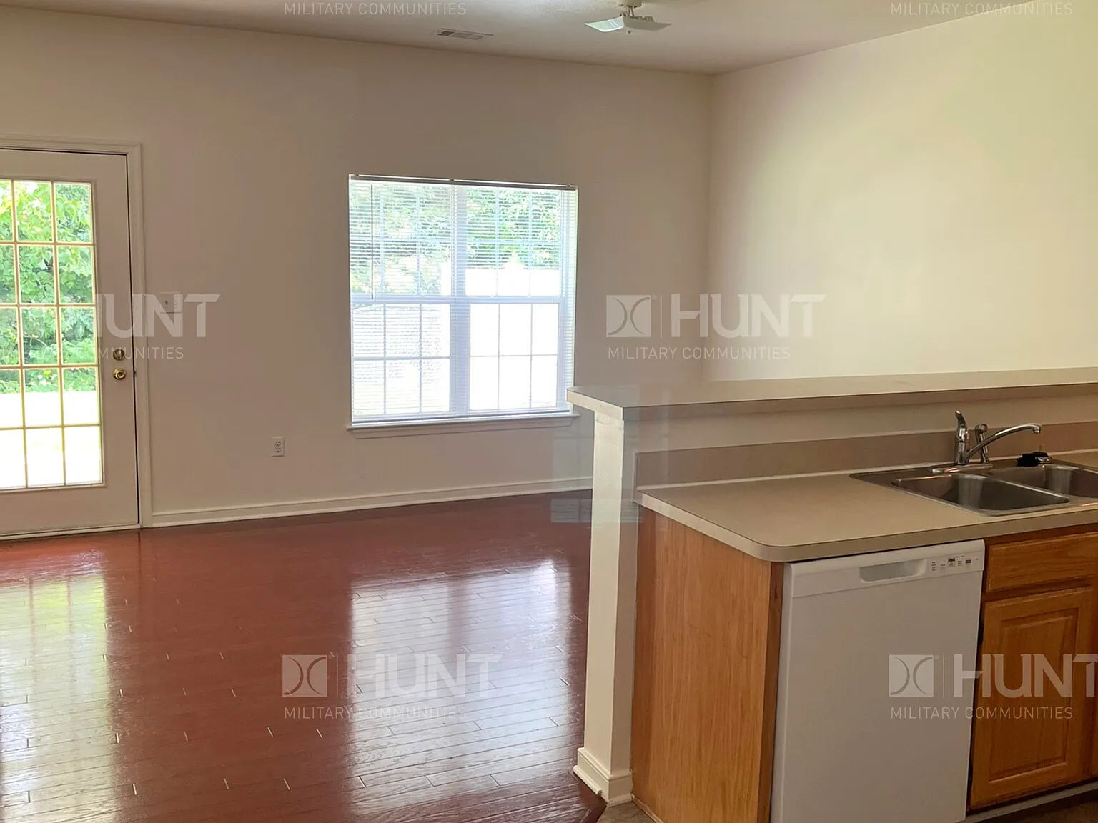 3 bed, 2.5 bath, 1804 sqft, $2,628 — Photo 2
