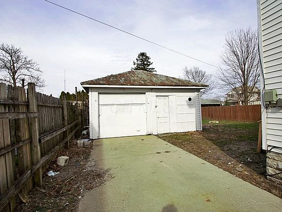 4th image of 638 Hopley Ave