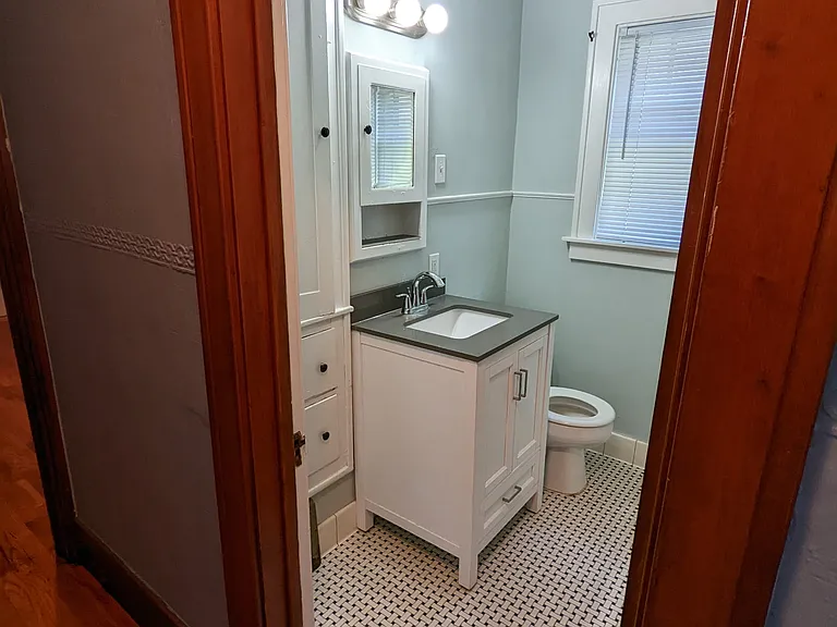 225 N Foster Ave — Photo 6