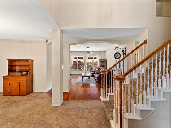 4th image of 1009 Wood Creek Dr