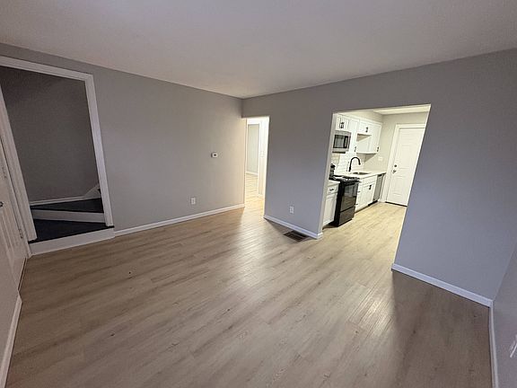 3rd image of 2622 Hiawatha St