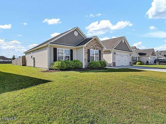 3rd image of 105 Cavalier Drive