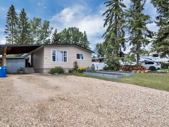 32 SE Sandstone Ave, Lacombe, AB T4L 1P7