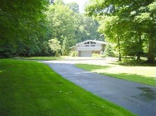 8080 Hermitage Rd, Concord Township, OH 44077