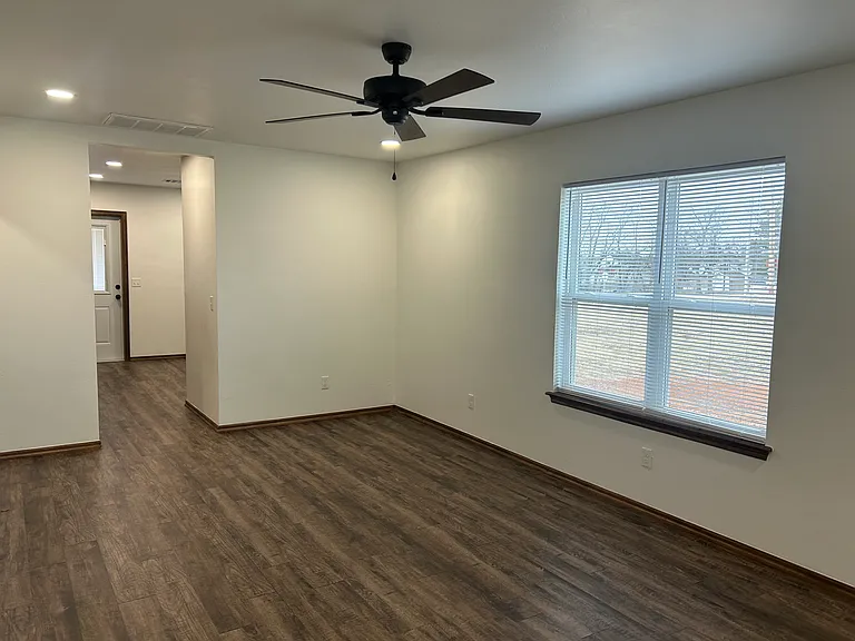 208 S Monroe Ave — Photo 6