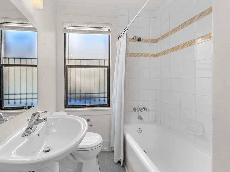 1736 Summit Ave — Photo 17
