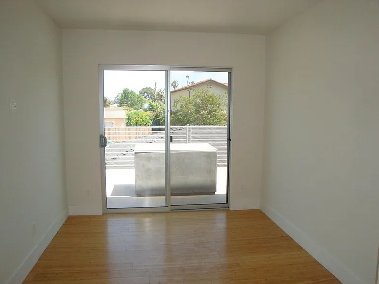 4515 McConnell Ave — Photo 6