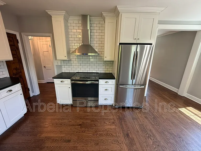 1437 Valley St — Photo 7