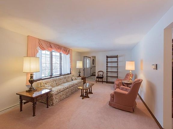 4th image of 1424 Highview Dr