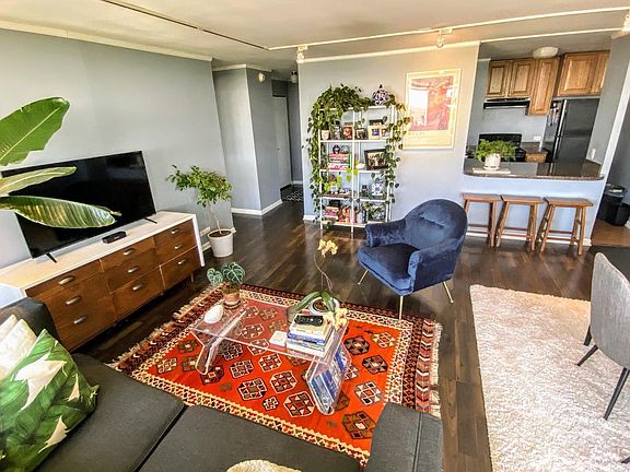 3rd image of 4343 N Clarendon Ave APT 2705