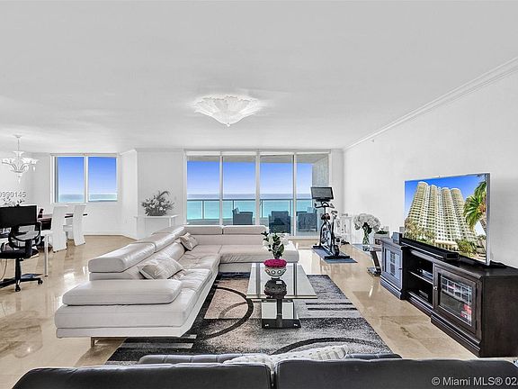 2nd image of 20201 E Country Club Dr #Penthouse 2803